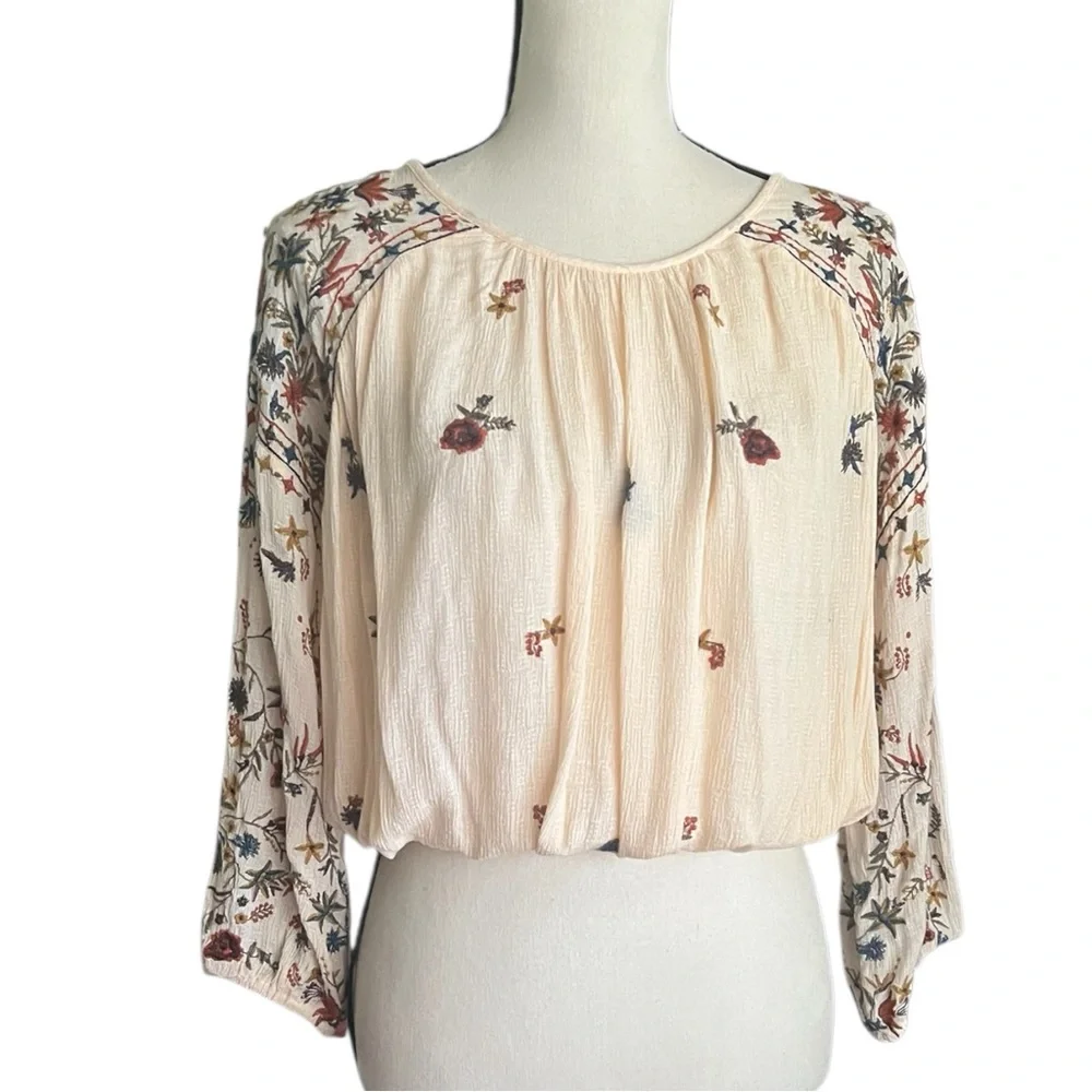Boho Free People Floral Embroidered Shirt Elastic waist top. Size SP.
